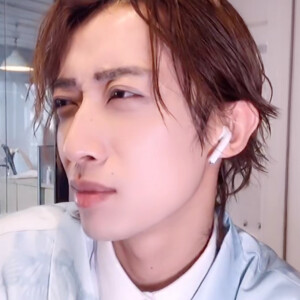 畅哥表情包
自截无字
一粉顶十黑

有些人仗着自己长得好看就一点都不注意表情管理（狗头保命）