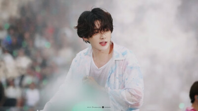 田柾国/JUNGKOOK
图源微博 礼貌拿图