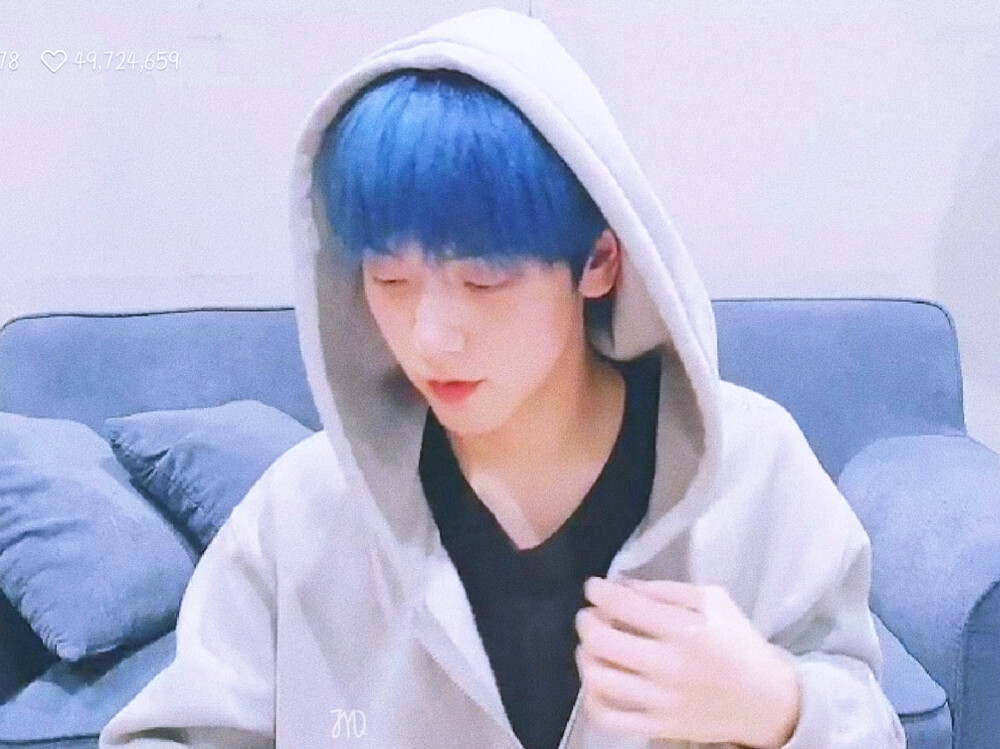 “我贪恋的人间烟火,不隔不倚,全都是你。”
自调图，拿图dd，二传注明//北殃
崔秀彬SOOBIN