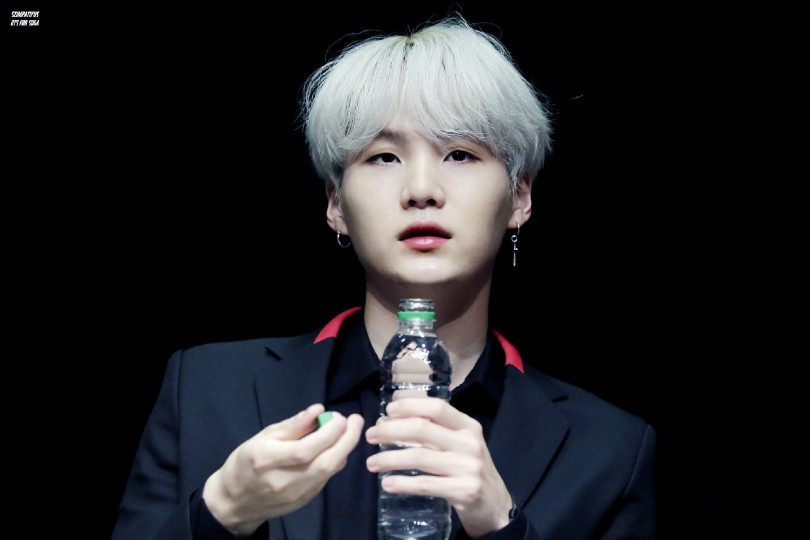 闵玧其
SUGA OF BTS.