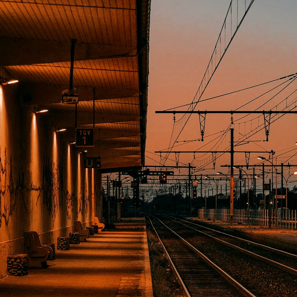 “我夫人啊，许下我余生了呢!”
原小贤礼丝。