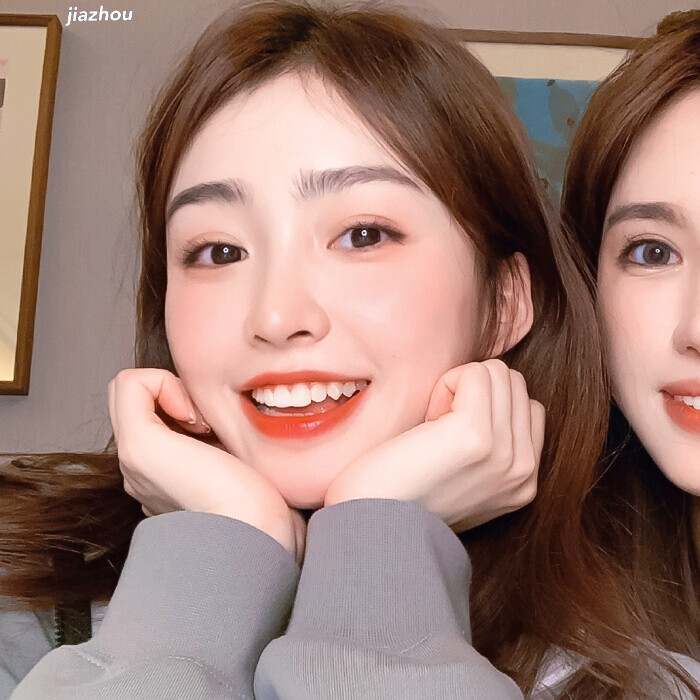 -你的眼睛都充满着魔力
就像个小行星出现在我梦里
原截：小照