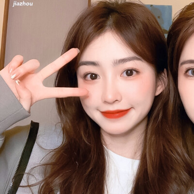 -你的眼睛都充满着魔力
就像个小行星出现在我梦里
原截：小照