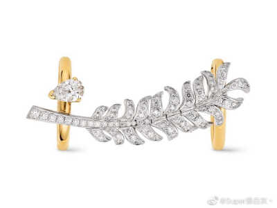 Chanel 推出新一季 Fine Jewelry 系列——「Icons 1932」，回溯1932年「Bijoux de Diamants」钻石珠宝系列中的标志性元素，例如雄狮、太阳、彗星、羽毛和缎带。新作运用金质和钻石的简洁搭配，融入叠戴结构、可转换…