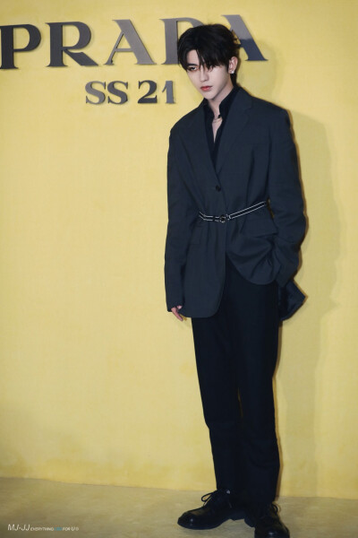 cr:MJ-JJ丨0802
蔡徐坤20200924Prada2021春夏女装时装秀