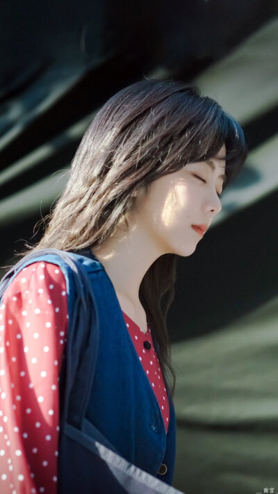 #谭松韵##谭松韵李尖尖#
谭松韵手机壁纸｜修图9P ​
cr@__南宫_ 