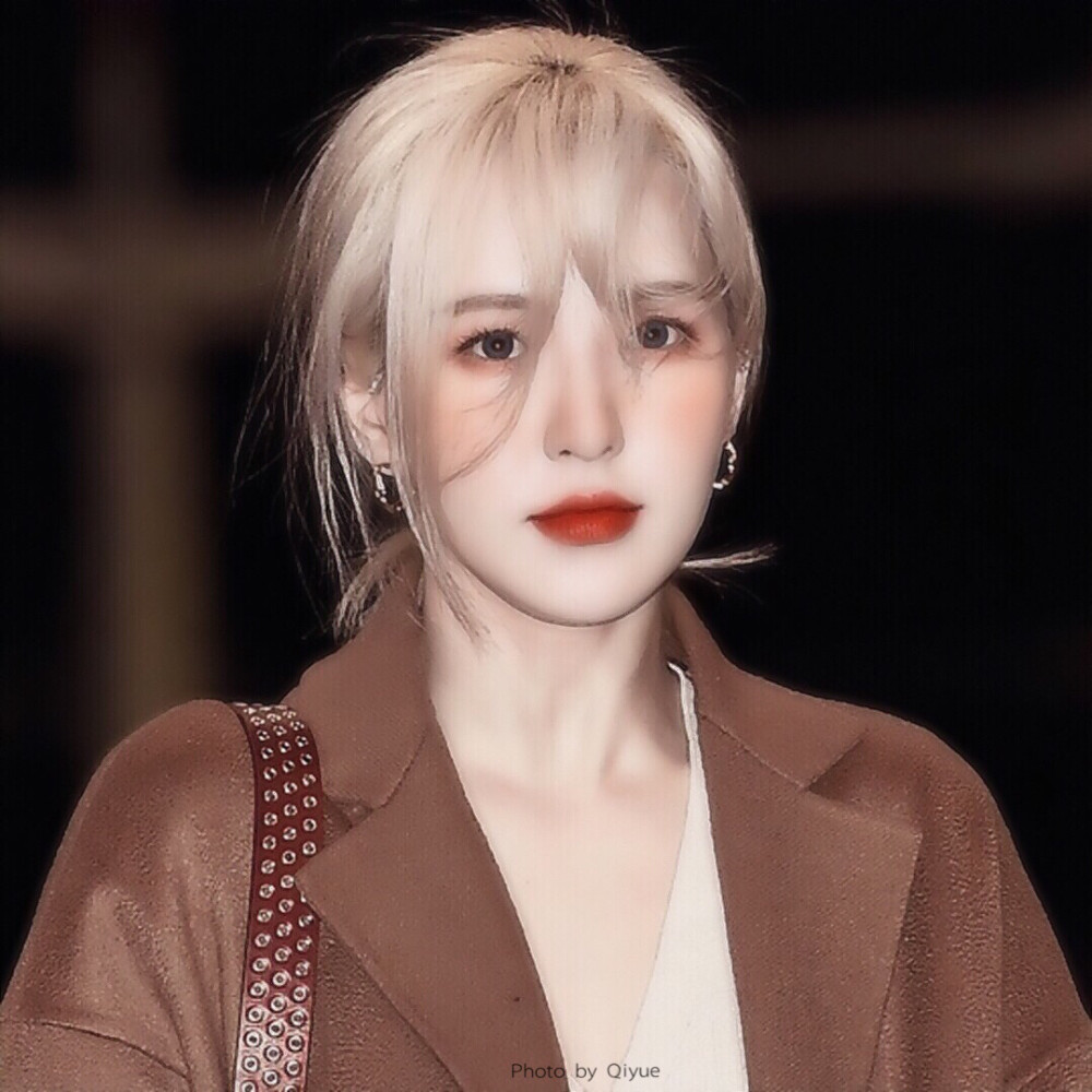 
「可叹这惊鸿一瞥误入眉眼欢喜多年」
•cr.祁月