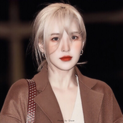 
「可叹这惊鸿一瞥误入眉眼欢喜多年」
•cr.祁月