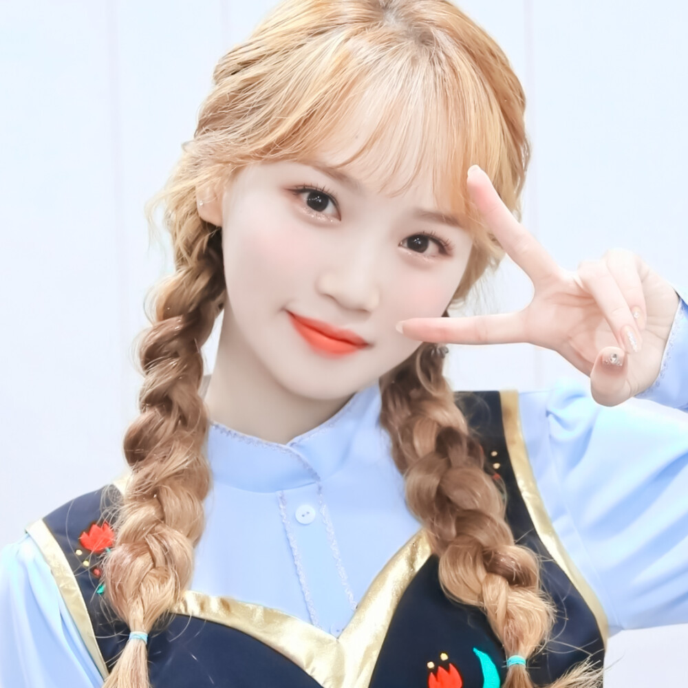 女爱豆头像金采源赞评论更多