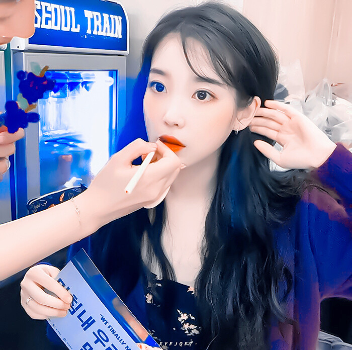 ◦IU