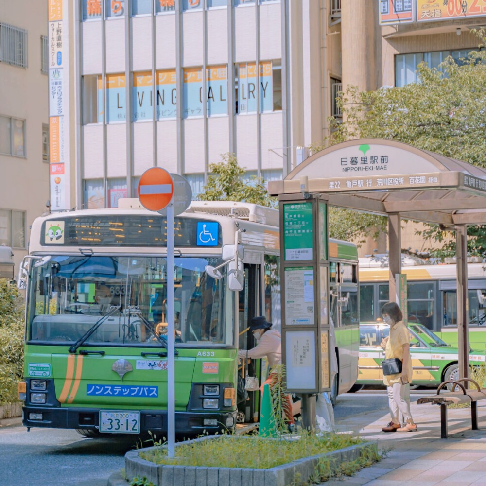 
秋天太浪漫了 我想请它吃顿饭 如果你有空 可以一起来.
