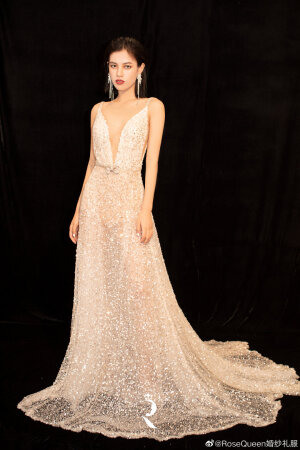 Rose queen Galia Lahav