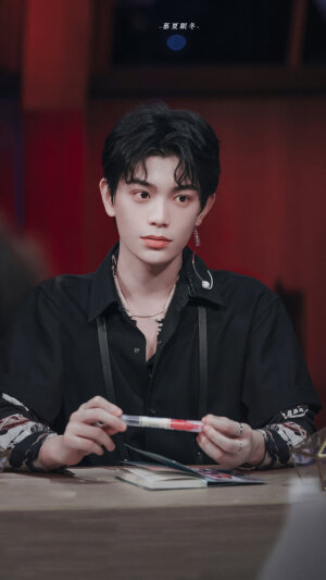 心动的信号丨丁禹兮
cr：·慕夏眠冬·