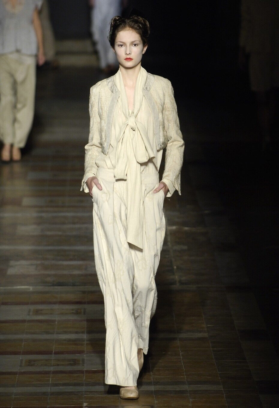 Dries Van Noten Spring 2006.
AnnaSarelly