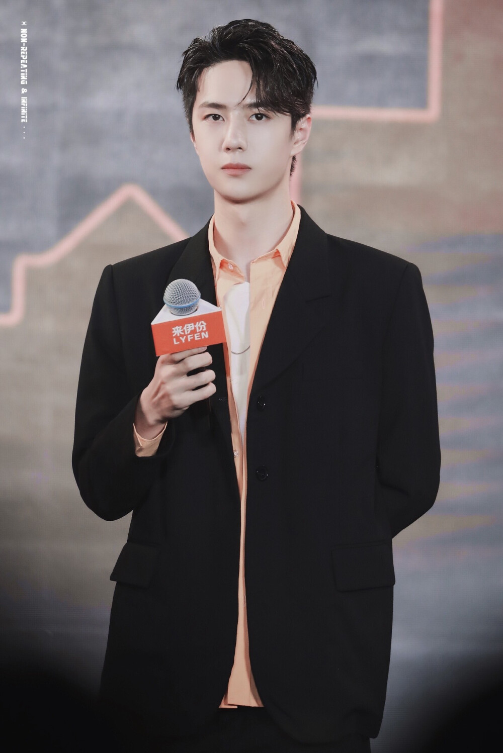 200927来伊份品牌见面会活动uniq王一博crlogo