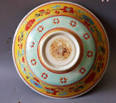 大清乾隆花卉纹彩瓷碗
