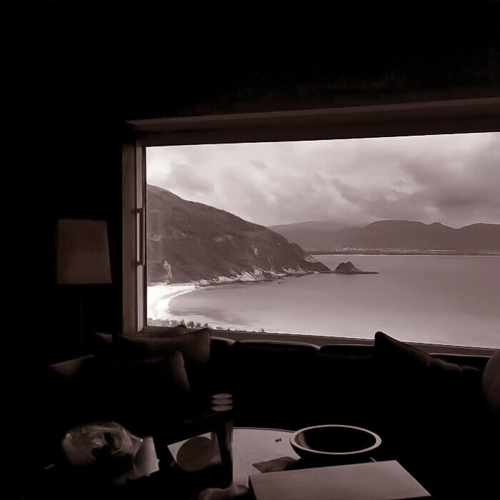 “今天也要努力，然后就去接你回家”
原图©不吃K
背景许桀
金泰亨