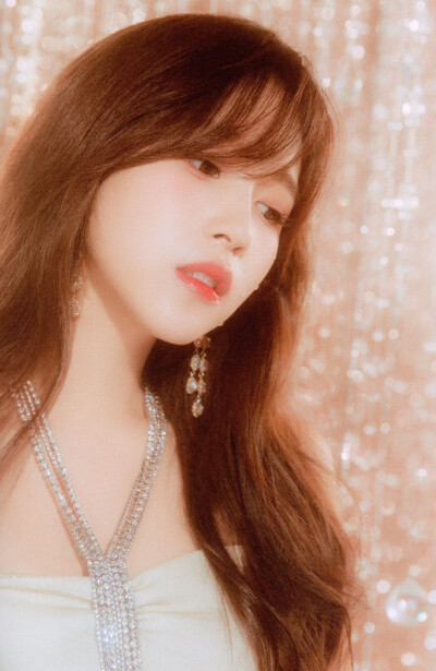 19/09/23 名井南
迷你八辑 [Feel Special]
cr.vampiretwice
