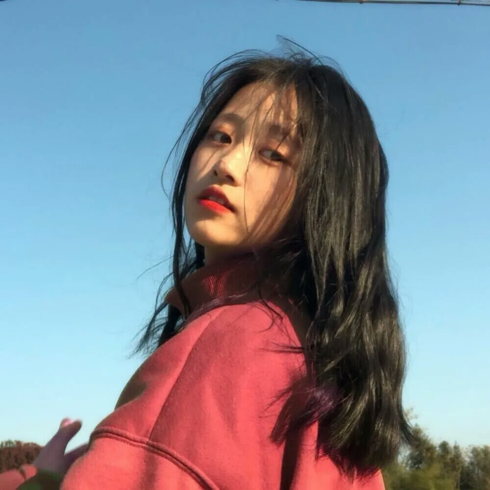 国庆红色系女头 少女的眼应该满怀清明大意和温柔阳光 二传注明陈乐恩