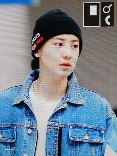 朴灿烈parkchanyeol机场