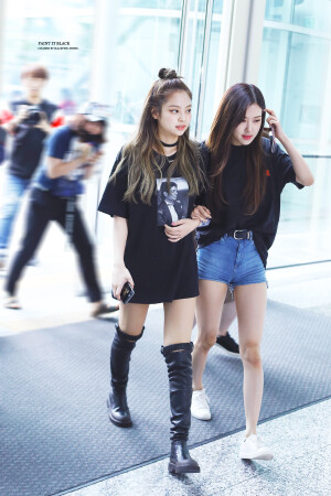 jennie with rosie
肉泥cp
拿图请收藏专辑