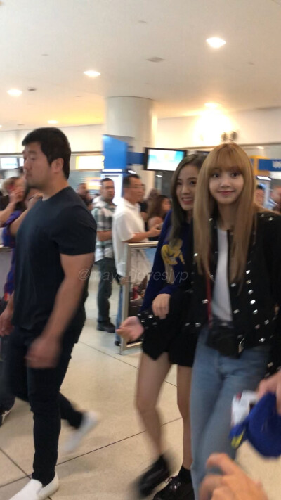 lisa with jisoo 生图
荔枝cp
拿图请收藏专辑