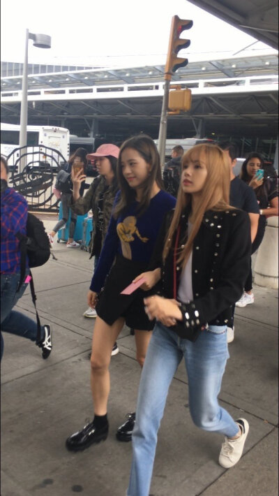 lisa with jisoo 生图
荔枝cp
拿图请收藏专辑