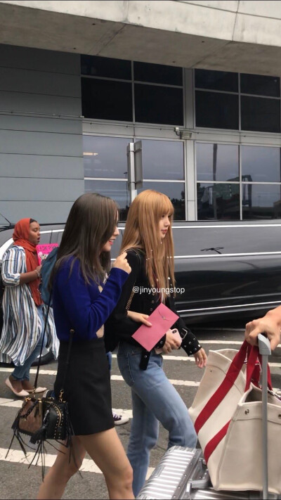 lisa with jisoo 生图
荔枝cp
拿图请收藏专辑