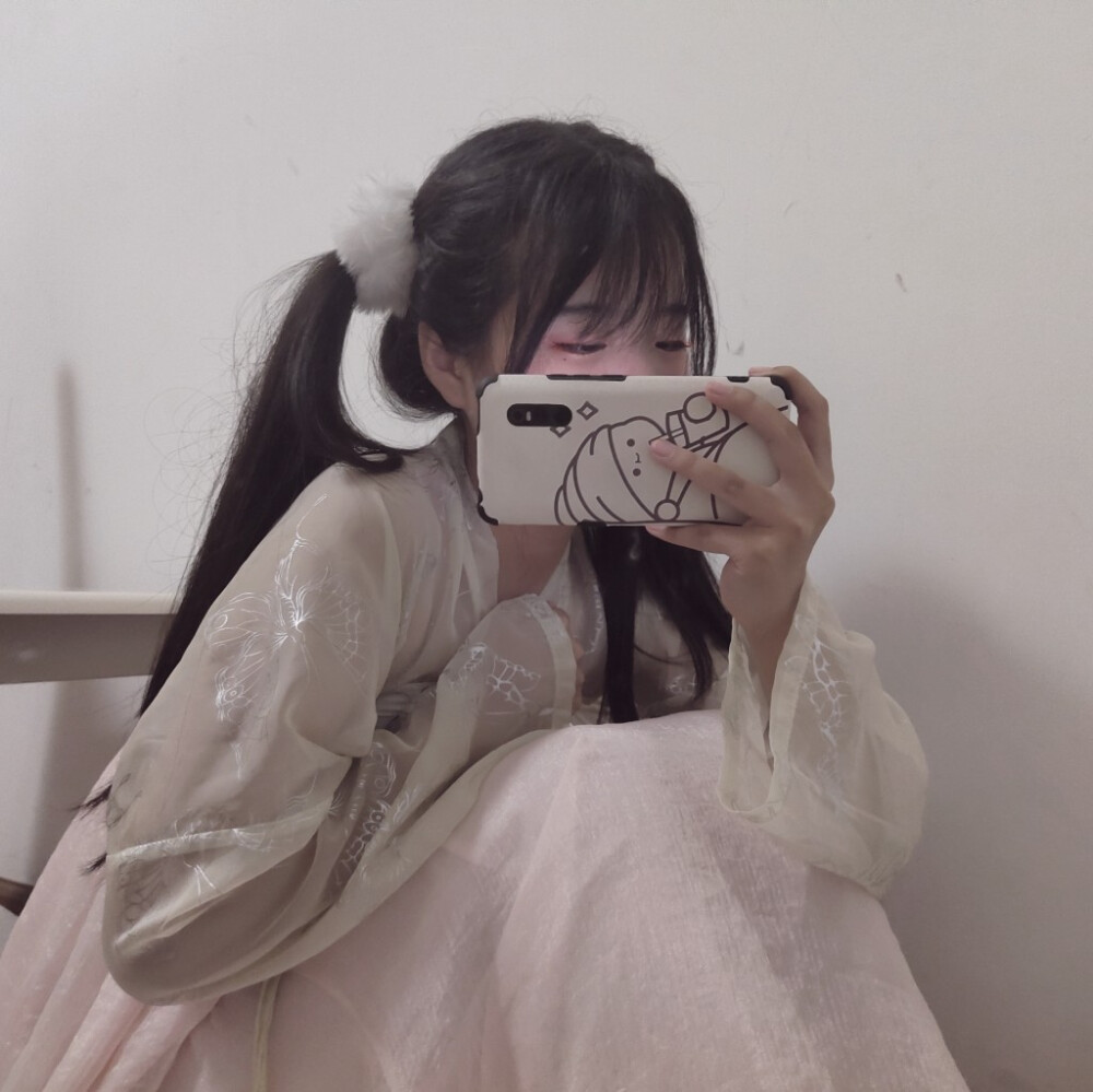 女头汉服古风双马尾镜子