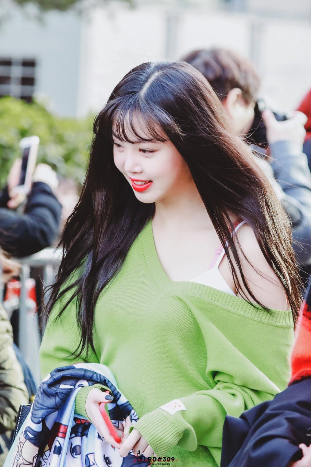 soojin_red0309