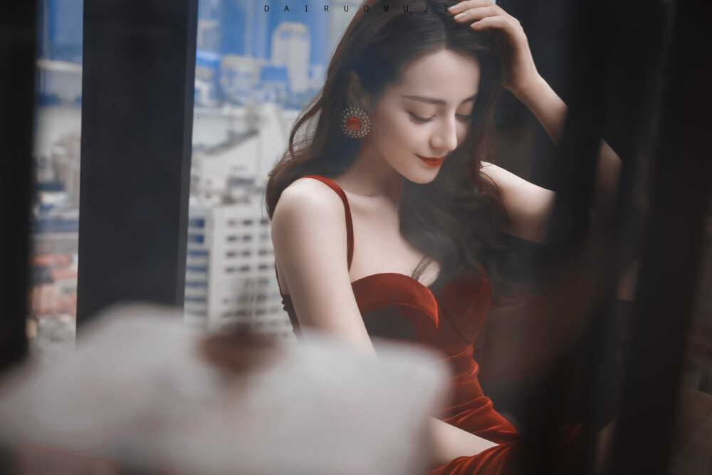 #迪丽热巴swisse品牌代言人# dlrb#迪丽热巴你是我的荣耀#
野玫瑰 禁二改.
cr@呆若沐鸡_