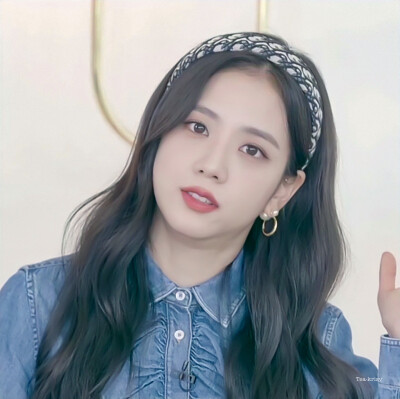 JISOO
©Tea-Krisy