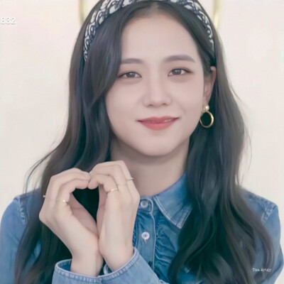 JISOO
©Tea-Krisy