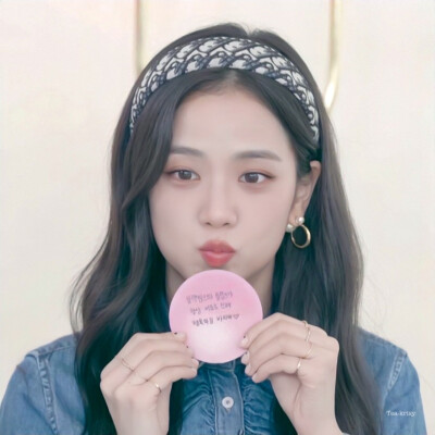 JISOO
©Tea-Krisy