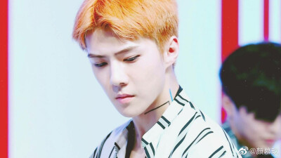 吴世勋 Sehun
“你有地圖嗎？我在你心裡迷路了。”
✓抱图者发抖音写小说弄橙光请告知出处
→By玖生一世