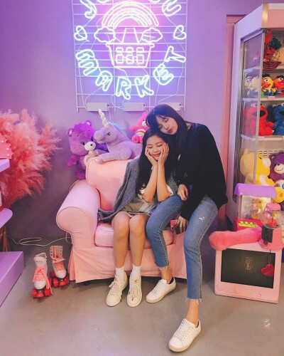 lisa with jennie
真傻cp
拿图请收藏专辑