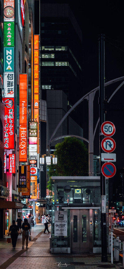 夜晚街头高清壁纸