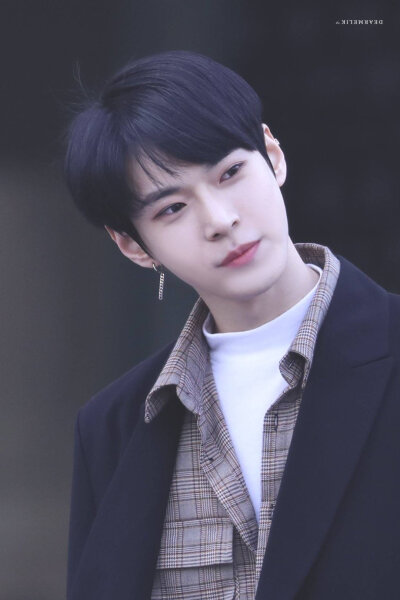 金道英 DOYOUNG