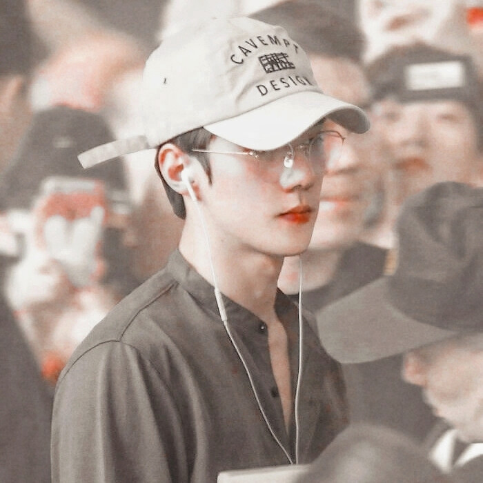 
：暗恋的人是乐队主唱。
吴世勋/陈泤。