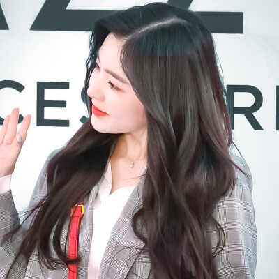 裴珠泫 Irene
cr.moxiaoGKJS
原截:沈啾妍