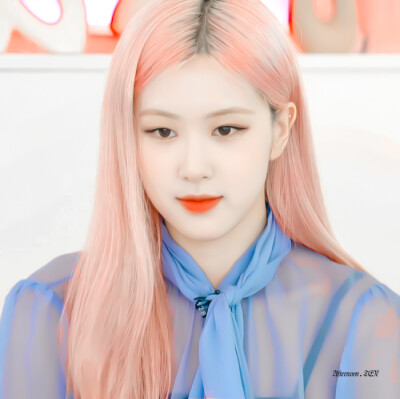 “你藏在手机里 是我触手可及的遥不可及”
朴彩英-ROSÉ-BLACKPINK
原截江纪然
二传标明