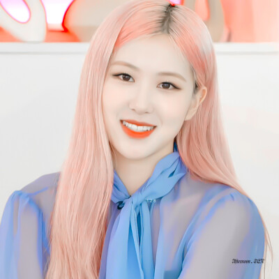 “你藏在手机里 是我触手可及的遥不可及”
朴彩英-ROSÉ-BLACKPINK
原截江纪然
二传标明