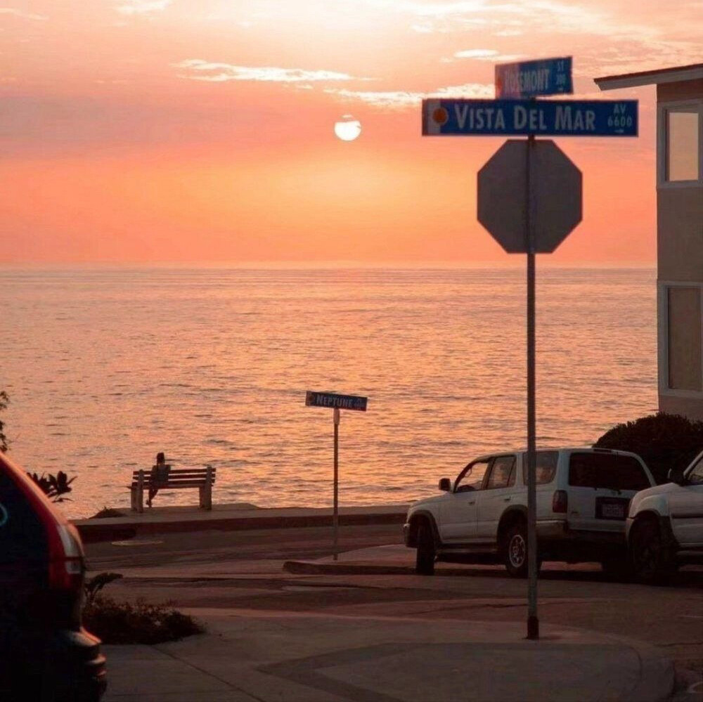 ᴵ ᵏᵉᵖᵗ ᵃ ˢᵉᶜʳᵉᵗ ᶠʳᵒᵐ ᵗʰᵉ ᵘⁿⁱᵛᵉʳˢᵉ / ᵘⁱᵉᵗˡʸ ᵗʰᵒᵘᵍʰᵗ ᵃᵇᵒᵘᵗ ʸᵒᵘ.
我瞒着宇宙山河/悄悄想了你一下。
©️清夏十五_