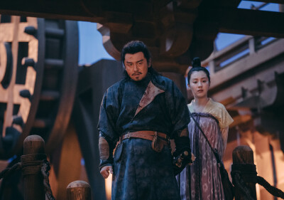 长安十二时辰
雷佳音 饰 张小敬
王鹤润 饰 闻染