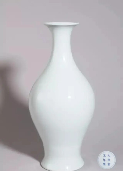 清代 雍正 白釉橄榄瓶