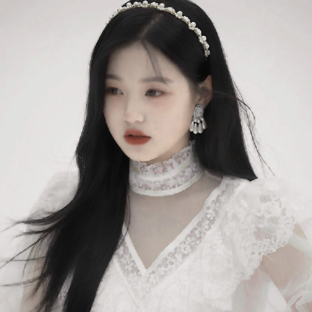 I can’t, and won’t ever be able to, get enough of you.
我不能，也永远不会，对你感到厌倦。