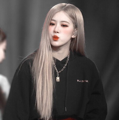 -朴彩英ROSÉ
-cr.Firstlove_rose
-沈怡