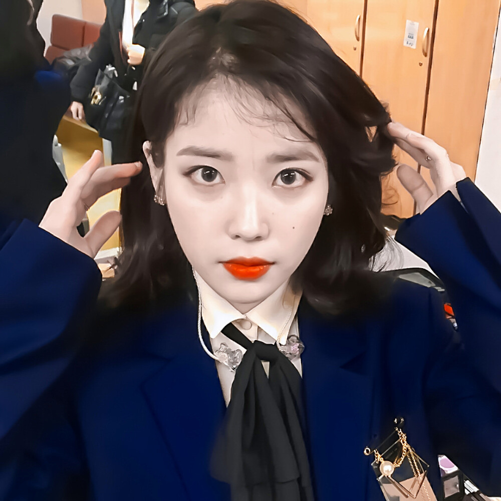 
● IU
