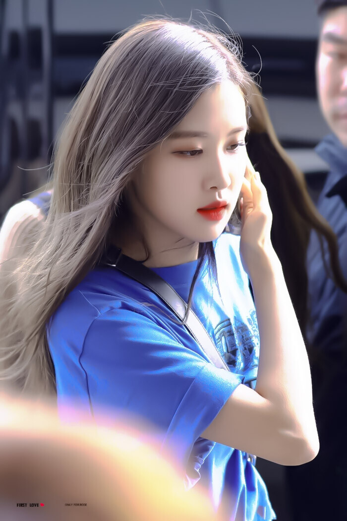 
ROSÉ ▸BLUE
@江秦