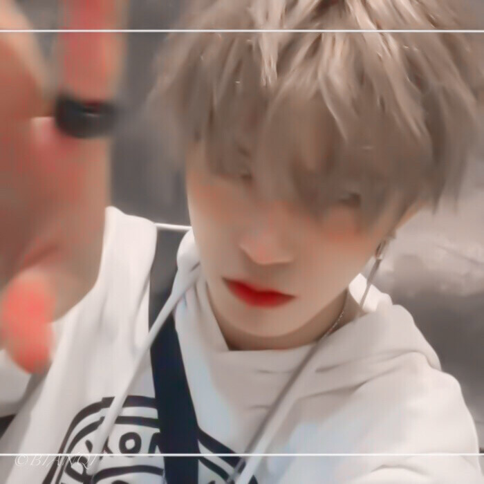 要是有机会的话，想一起喝珍珠奶茶，想一起听歌，想一起吹晚风，想一起回家，想一起走剩下的路。/
李希侃/
原池玧